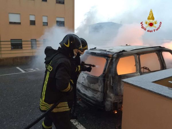 Vigili del fuoco di Catanzaro, incendio autovettura