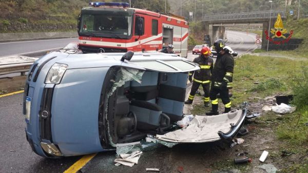 Vigili del fuoco di Catanzaro, incidente stradale