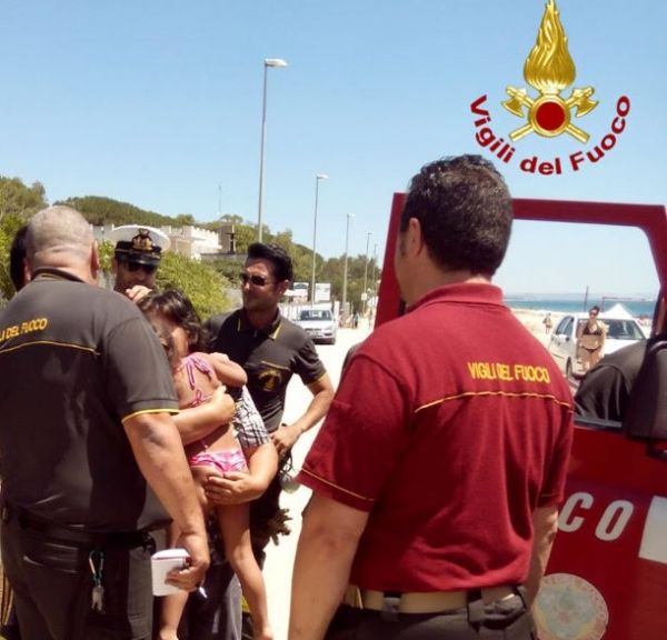 Vigili del Fuoco ritrovano bambina sulla spiaggia di Sellia Marina