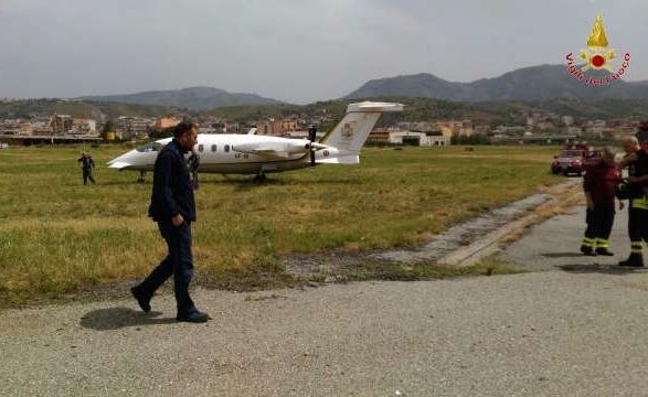 Aeroporto dello Stretto, piccolo aereo fuori pista