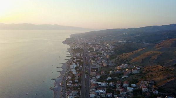 Motta S. Giovanni, lavori sul lungomare di Lazzaro
