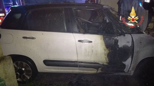 Vigili del Fuoco Catanzaro, incendio automobile