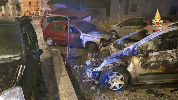 Vigili del Fuoco Catanzaro, incendio di 6 autovetture