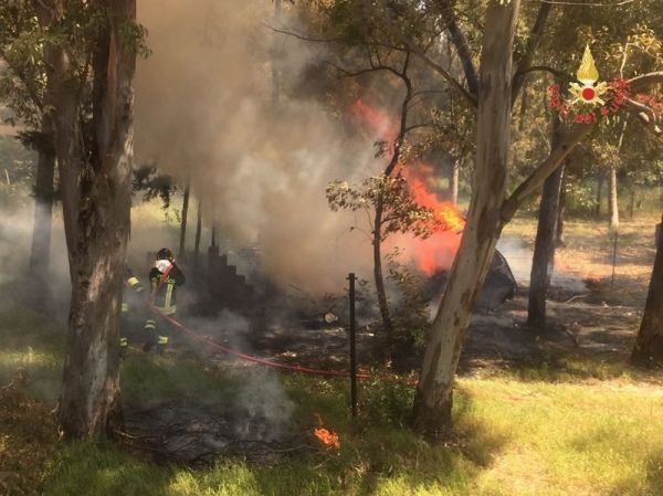 Vigili del Fuoco Catanzaro, incendio roulotte