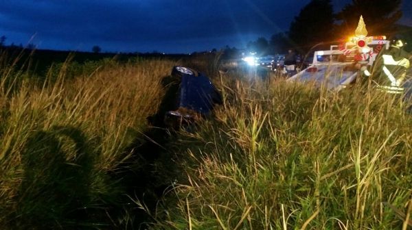 Vigili del Fuoco Sellia Marina, auto fuori strada tra Botricello e Belcastro