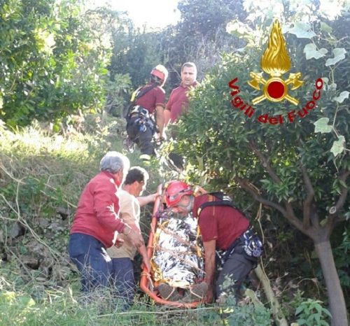 Vigili del fuoco soccorrono anziano a Favazzina
