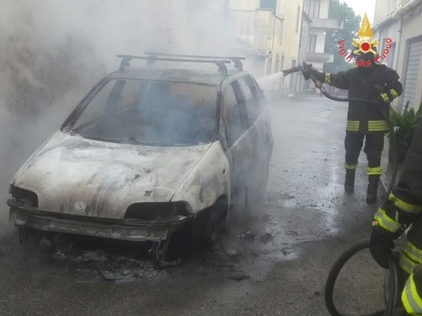 Vigili del Fuoco Soverato, incendio autovettura